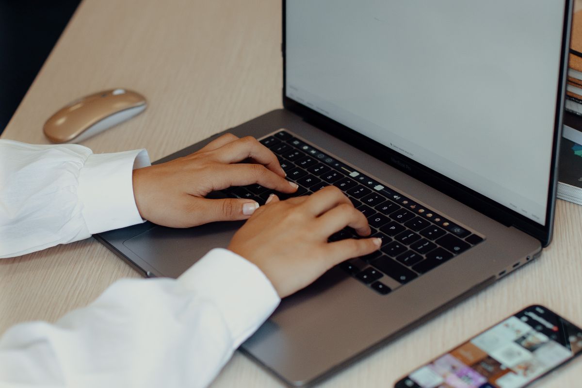 Soemeone working on the AEO strategy on a website