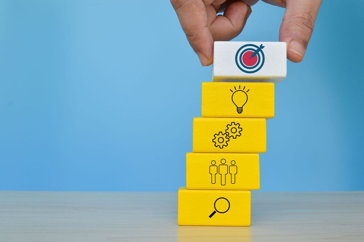 GEO business growth concept with stacked blocks representing search visibility, audience reach, optimization, ideas, and goals
